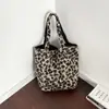 Otoño e Invierno 2025 Retro Nuevo Estampado de Leopardo Casual Peludo Estilo Coreano Estilo Ins Doble Cara Trasera Gran Capacidad Bolso de Hombro Simple