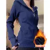 Sudadera chaqueta negra ajustada para mujer, fina, con hombros normales y cintura ceñida, cárdigan corto con capucha y cremallera para personas petite, adecuado para otoño.