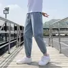 Jeans Cropped Masculino Elástico na Cintura Solto para Todas as Estações Calças Harem Casuais Cor Clara Marca Tendência