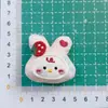 Nuevo Bordado de Tela de Dibujos Animados Fresa Rubor Conejo Colgante para Bolso DIY Pasador para el Cabello Sombrero Ropa Zapatos Accesorios