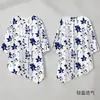 Nuevo Top de Comercio Exterior Transfronterizo Estilo Redondo Azul y Blanco Floral Manga Tres Cuartos, Camiseta Suelta y Elegante de Manga Corta