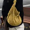 Bolsa Bucket Peluda Fashion 2026, Nova Bolsa de Ombro de Grande Capacidade para Mulheres, Bolsa de Pelúcia Macia para o Dia a Dia