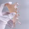 Peine Masajeador Multifuncional Cuatro en Uno, Herramienta de Lifting Facial, Peine de Meridianos, Palo para Tendones, Presionador Nasal, Palo de Acupuntura de Resina