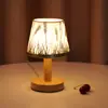 Lámpara de Mesa Pequeña USB de Tela de Madera Maciza Creativa Lámpara de Mesita de Noche para Dormitorio Estudio Dormitorio Luz Nocturna LED Luz de Ambiente Decoración