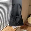 Bolso de mano de lunares de moda para mujer, nueva colección 2026, bolso tote de alta gama para el día a día, bolso de hombro de gran capacidad, bolso de mujer de otoño