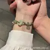 Pulsera tejida a mano estilo chino de doble corazón con amuleto de la suerte entrelazado y cascabel, Joyería versátil de lujo ligero