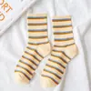 Calcetines para Mujer Calcetines de Media Caña Otoño e Invierno Moda Cuadros Británicos Fluyendo Calle Leche Calcetines para Mujer ins Calcetines de Moda Calcetines de Algodón