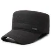 Gorra plana de invierno cálida para hombre transfronteriza, gorra de pico de pato engrosada para proteger las orejas, gorra casual de algodón a prueba de viento para exteriores para mediana edad y ancianos