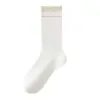 Meias femininas de algodão puro para outono e inverno, design listrado sem costura, antibacterianas, casuais, absorventes de suor, respiráveis, estilo de cano médio, atacado moderno