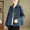 Jaqueta jeans feminina para primavera e outono de 2026, novo estilo de Hong Kong, curta, vintage, corte solto, top casual versátil com bolsos grandes