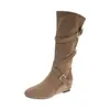 Nuevas botas adelgazantes para mujer con aumento interno de altura, de tacón alto, a la moda, plisadas, con hebilla de cinturón, botas largas vintage 2026 para mujer