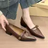 Zapatos de Tacón Alto Retro 2026 de Punta Fina Francesa con Hebilla de Camelia Mary Jane, Tacón Grueso, Versátiles y Elegantes para Mujer