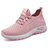 Zapatos para mujer con suelas blandas que no cansan los pies, nuevas zapatillas de verano con suela gruesa, zapatos casuales transpirables de punto volador, zapatos versátiles para mujer al por mayor