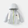 Jaqueta Infantil Jingqi Outono e Inverno Jaquetas Acolchoadas à Prova de Vento para Meninos e Meninas com Capuz Três-Resistentes de Algodão