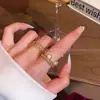 Anel Aberto Dourado Vazado Estilo Europeu e Americano para Mulheres, Design Único, Anel Ajustável para Dedo Indicador, Joia Versátil da Moda