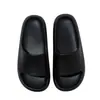 Pantuflas unisex de verano con sensación de "caminar sobre heces", diseño de logo personalizado, antideslizantes, sandalias tipo chancla gruesa de EVA casual para exteriores