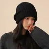 Gorro de lana de estilo japonés para mujer, gorro de punto versátil de estilo coreano para otoño e invierno, cálido, con protección para las orejas, gorro holgado de cabeza grande de fábrica
