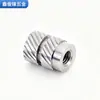 Tuerca de Acero Inoxidable Termofusionable con Patrón Diagonal Doble, Componente Embebido de Acero Inoxidable Moldeado por Inyección de Agujero Único, Inserto Estampado Anticorrosión