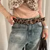 Cinto Rosa Estampa de Leopardo Estilo Garota Picante Estilo Americano para Mulheres, Adequado para Vestidos e Jeans, com Cinto de Pelúcia Decorativo Subcultura Y2K