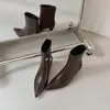 Botas curtas femininas estilo coreano, bico fino, zíper traseiro, novas botas de outono e inverno, salto médio, couro genuíno, cano curto, caimento justo, tamanho 40
