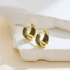 Aretes nuevos de circón aretes color luz lujo geométrico triángulo aretes europeos y americanos aretes de moda exquisitos venta al por mayor