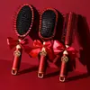Un par de peines de boda de madera roja, peines de cojín de aire, peines de novia, artículos de dote de la novia, colección de artículos de boda de alta gama