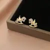 Aretes de Unicornio Completamente de Diamante para Mujer Aretes de Diseño Único de Nicho 2025 Nuevo Lujo Accesible Exquisitos Versátiles
