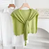Xale de tricô monocromático simples estilo coreano com furinhos, fresco para primavera e verão, com decoração de nós, adequado para usar por cima e como acessório estiloso