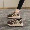 Zapatos de plataforma estilo Hong Kong transfronterizos para mujer, suela gruesa, nuevos para Otoño e Invierno 2024, populares en Internet, súper populares, casuales, deportivos, de moda, Zapatos Forrest Gump