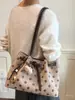 Bolso de mano simple de lunares estilo coreano Shuai Mi Jia para mujer, nuevo bolso tote moderno y elegante de nicho para el día a día 2026