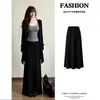 Cárdigan negro, falda larga, atuendo de principios de otoño para mujer, estilo coreano, look minimalista y sofisticado, un conjunto completo