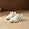 Sapatos escolares de couro, tamanhos 35-39, tênis de corrida femininos, estilo estudantil confortável, sapatos da moda versão coreana, tênis dad