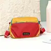 Bolso pequeño cuadrado multibolsillo de color dopamina de moda, bolso de hombro ligero casual y elegante, bolso cruzado de cuadros para el día a día