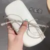 Nuevas gafas ultraligeras, modernas y versátiles para mujer, con un diseño de montura poligonal. Disponible para venta al por mayor de un fabricante en Danyang, y se puede equipar con lentes de prescripción.