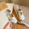 Sapatos de Couro Liso com Renda para Meninas 2026 Novo Estilo Primavera/Verão Sapatos de Performance para Crianças Pequenas, Médias e Grandes