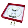 Conjunto de tres piezas de jade blanco con hilo dorado natural: collar para madres, pulsera de esmeralda y pendientes - set versátil, un regalo para mujeres
