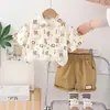 Traje de Moda de Verano para Niños de Manga Corta, Estilo Nuevo, Moderno y Estilo Extranjero, Conjunto de Dos Piezas de Manga Corta con Estampado Completo de Letras y Osos para Niños Pequeños y Medianos