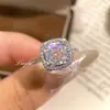 Transmissão Ao Vivo Produto Quente Anel de Diamante Azul Oceano Corte Rosa Milênio Octogonal Luxo Acessível High-End Cravejado Diamante de Alto Carbono Anel de Diamante Roxo