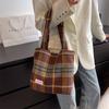 Bolso de hombro vintage a cuadros informal, nuevo estilo 2021, bolso de mujer sencillo y moderno, bolso tipo cubo para otoño e invierno.