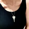 Cadena de Suéter con Forma de Corazón de Línea Simple Retro Collar de Corazón Asimétrico de Plata Cadena para Clavícula Versátil Personalizada Estilo Étnico