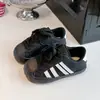 Zapatos de Skate para Niños 2026 Nuevo Otoño Zapatos Deportivos para Niños Suela Suave Antideslizantes Niños Medianos y Grandes Marca de Tendencia Zapatos de Entrenamiento Alemanes