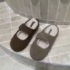 Zapatos Mary Jane de Piel Grises para Mujer con Forro de Felpa Nuevo Estilo Invierno 2025 Zapatos de Algodón sin Cordones Zapatos Tipo Gorro de Lana Franceses con Suela Gruesa