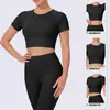 Camiseta de yoga feminina de manga curta em spandex, respirável, absorvente de suor, corte justo, comprimento curto, top fitness fresco e de secagem rápida