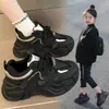 Zapatos Deportivos para Niñas 2026 Nuevo Primavera/Otoño Niños Medianos y Grandes Zapatos de Papá Viejo Niñas Ligeros Suela Suave Zapatos Casuales Invierno Más Terciopelo