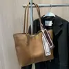 Bolsa Grande Feminina 2025 Nova Primavera/Verão Versátil Bolsa de Ombro para Mulheres, Bolsa Tote Elegante e Moderna para o Dia a Dia