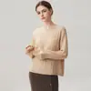 Coleção Outono/Inverno 2026 de Cashmere: suéter de tricô feminino com decote V, estilo simples, caimento solto, trança em toda a peça