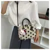 Bolsa de Nylon com Bolinhas de Design de Nicho Estilo Coreano, Versátil para o Trabalho e Uso Casual, Bolsa Quadrada Pequena Feminina, Bolsa de Mão e Bolsa Transversal