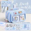 Conjunto de material escolar fofo com tema de cachorrinho para crianças, apresentando um estojo de nove compartimentos, designs de desenhos animados e adequado para alunos do ensino fundamental como um pequeno presente ou presente de aniversário