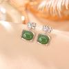 Yilu Plata S925 Plata Esterlina Chapado en Oro Jaspe Hetian Ámbar Sangre Cera de Miel Patrón de Hierba Rizada Aretes de Tuerca Cuadrados Casuales de Moda