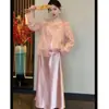 Elegante y con Estilo Ajuste Delgado Primavera-Verano Nuevo Estilo Chino Encaje Cuello Redondo Bordado 2026 Conjunto con Pedrería e Hilos Brillantes